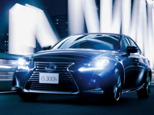 Lexus IS300h с аукциона Японии